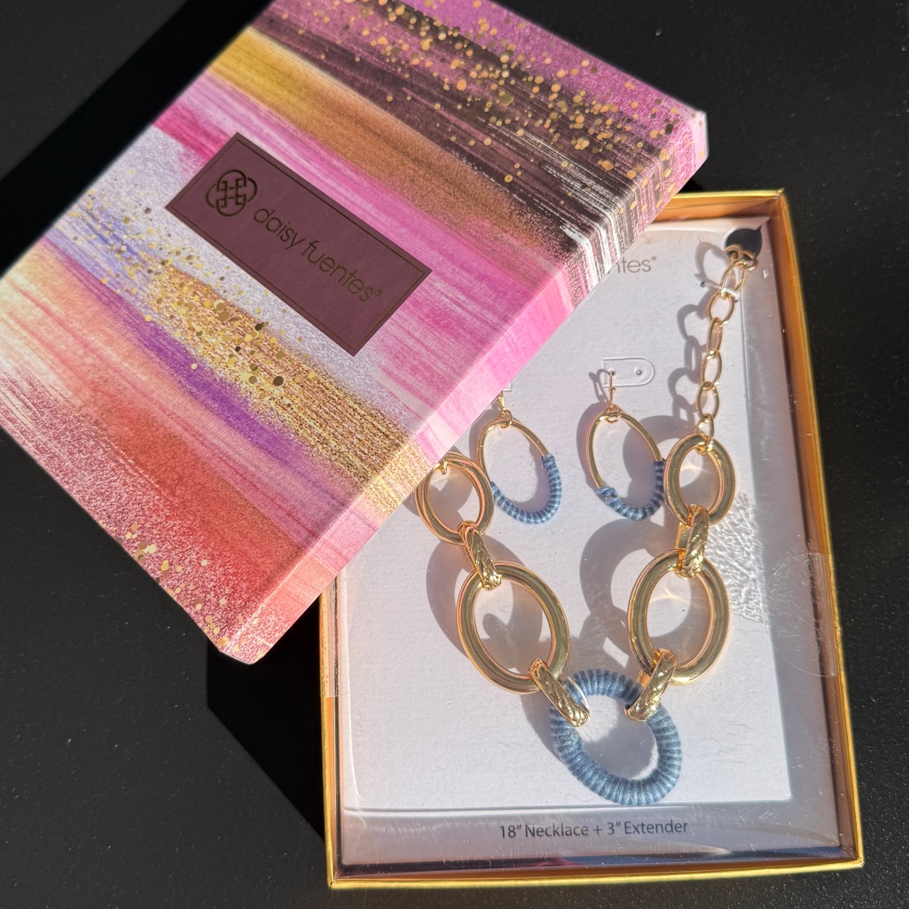 3 For 15 Daisy Fuentes - Earring And Necklace Boxed Set 10$